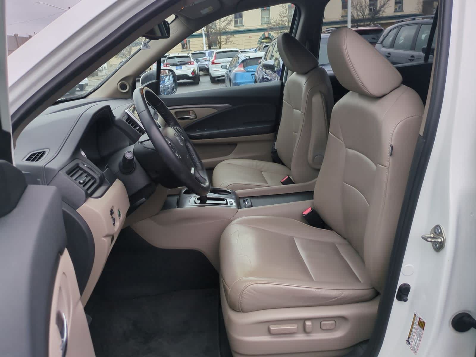 Thumbnail: 2017 Honda Pilot - 17