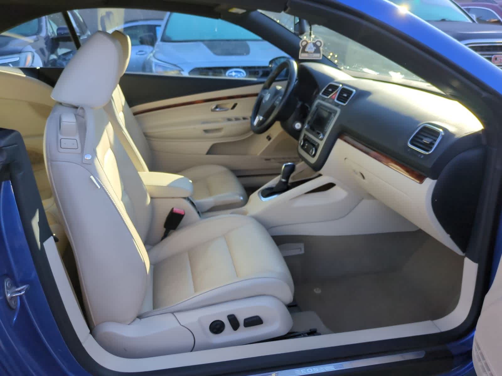 Thumbnail: 2012 Volkswagen Eos - 22