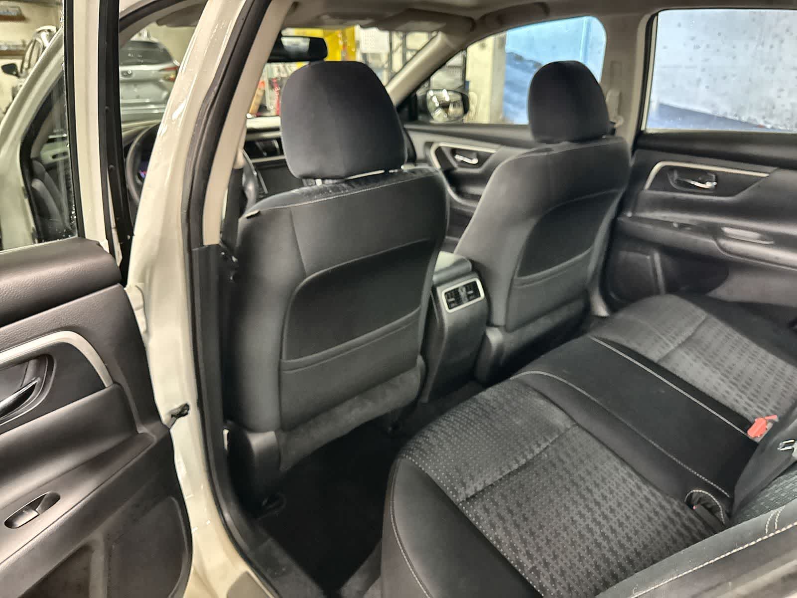 Thumbnail: 2017 Nissan Altima - 19