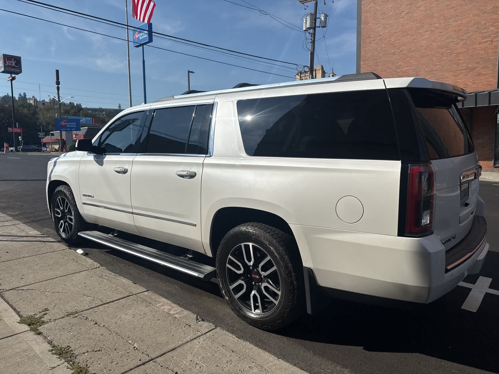 2017 Gmc Yukon XL Denali photo 2