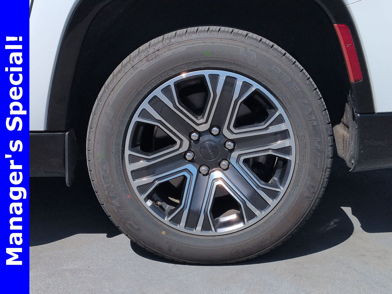 Thumbnail: 2023 Jeep Wagoneer - 14