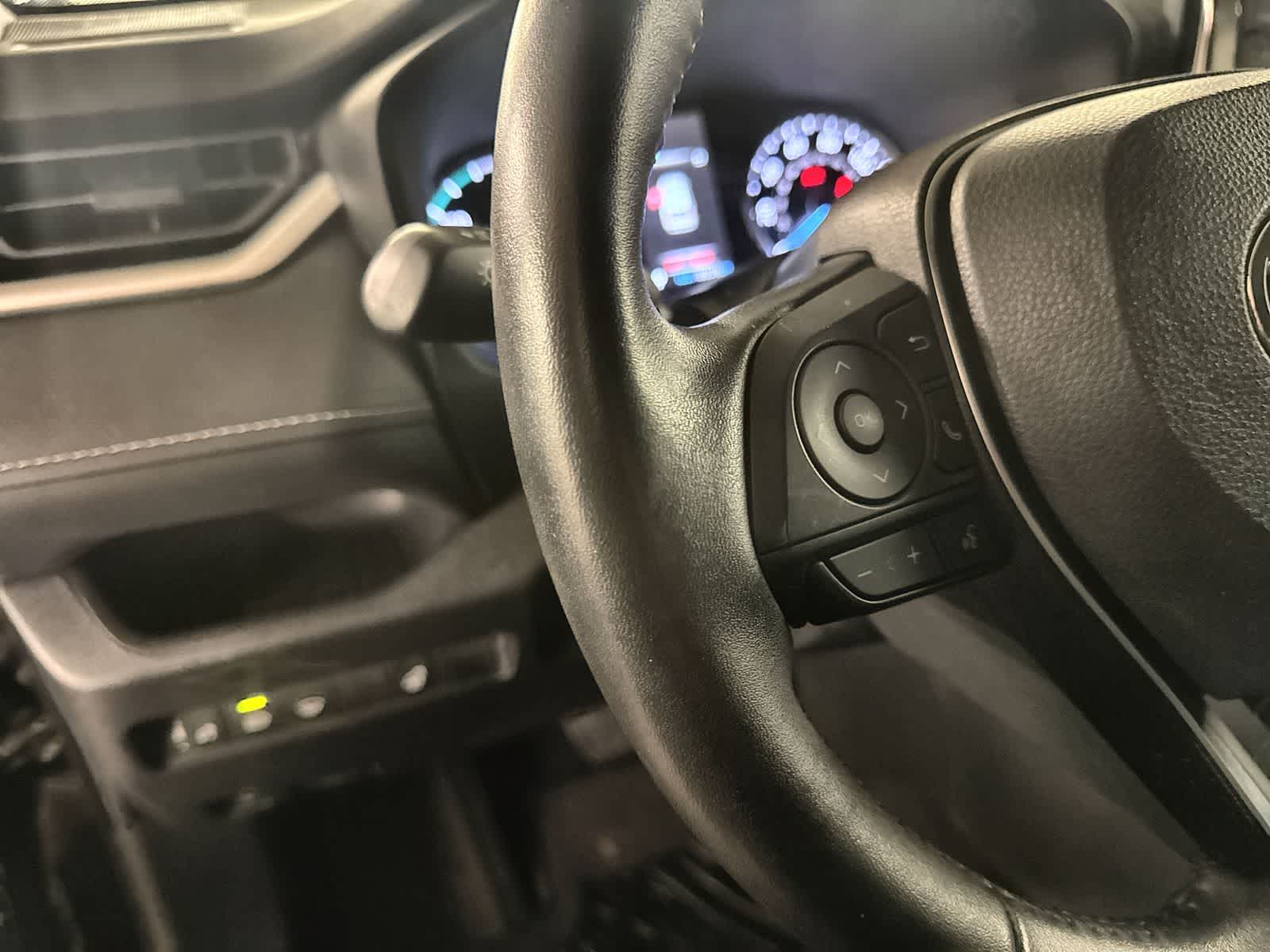 Thumbnail: 2022 Toyota RAV4 - 25