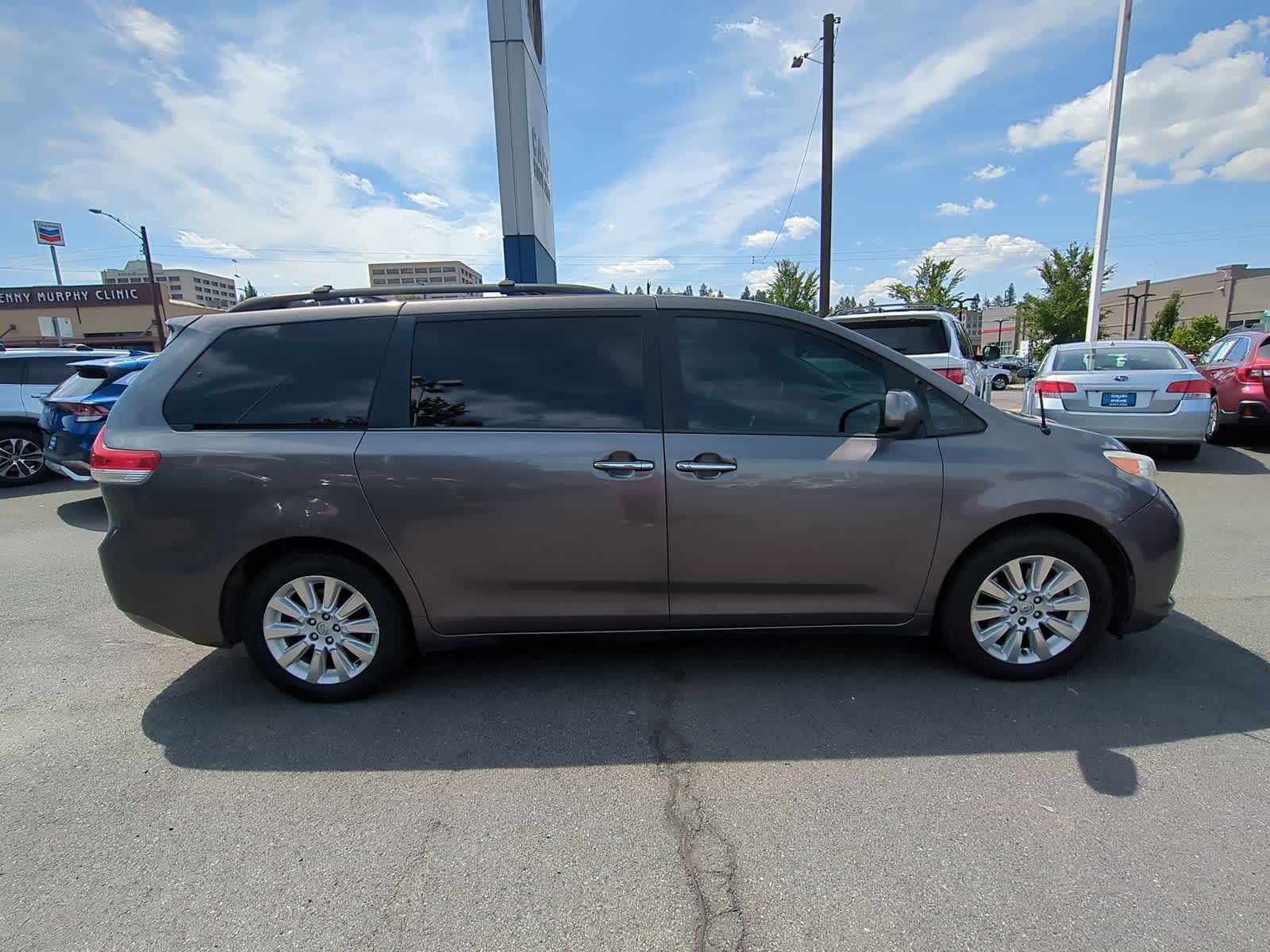 Thumbnail: 2013 Toyota Sienna - 9