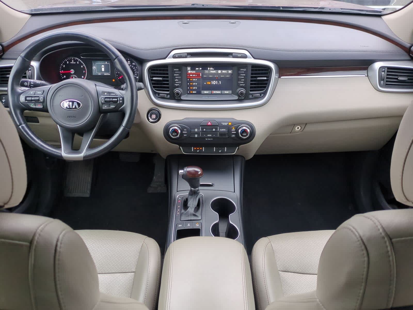 Thumbnail: 2017 Kia Sorento - 16