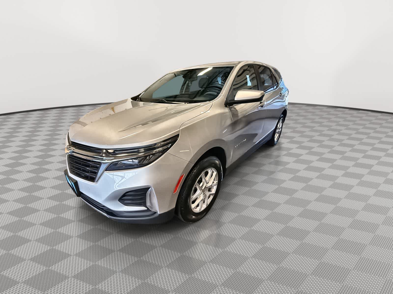Thumbnail: 2022 Chevrolet Equinox - 4