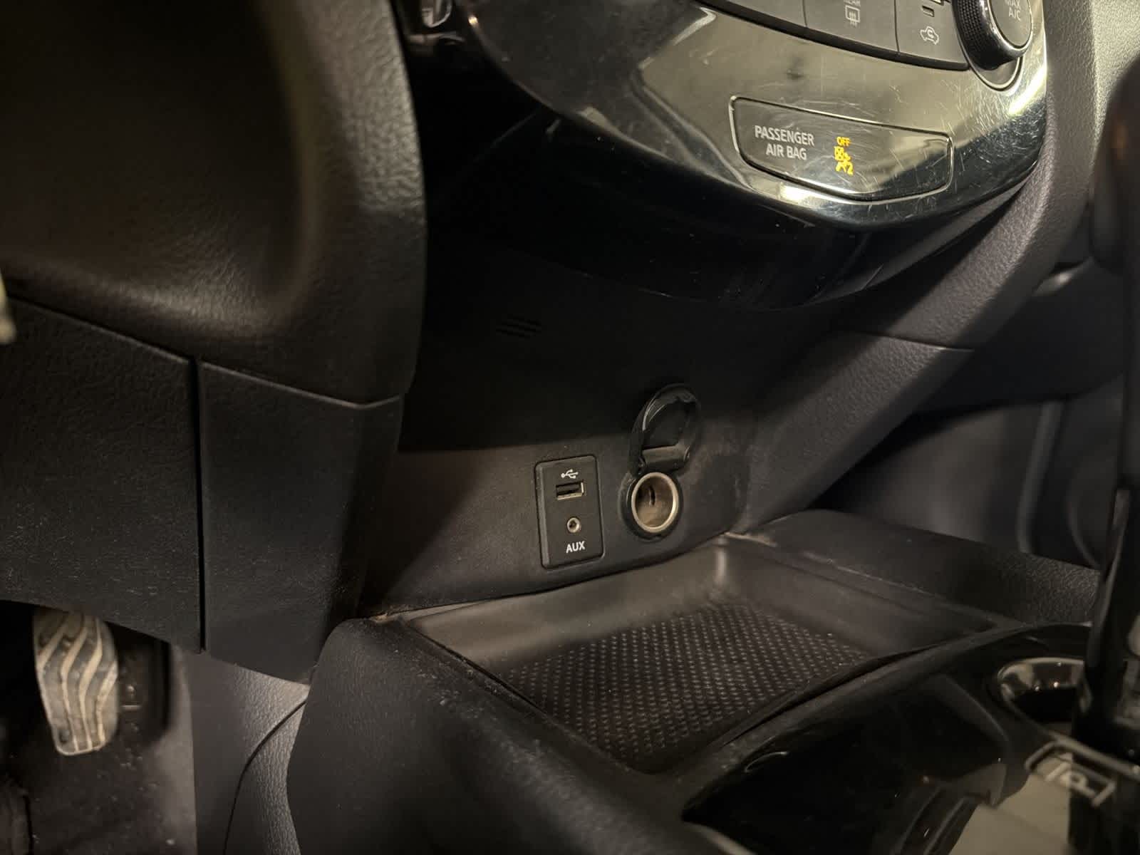 Thumbnail: 2015 Nissan Rogue - 30