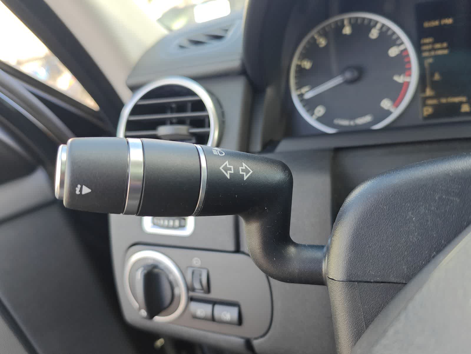 Thumbnail: 2015 Land Rover LR4 - 29