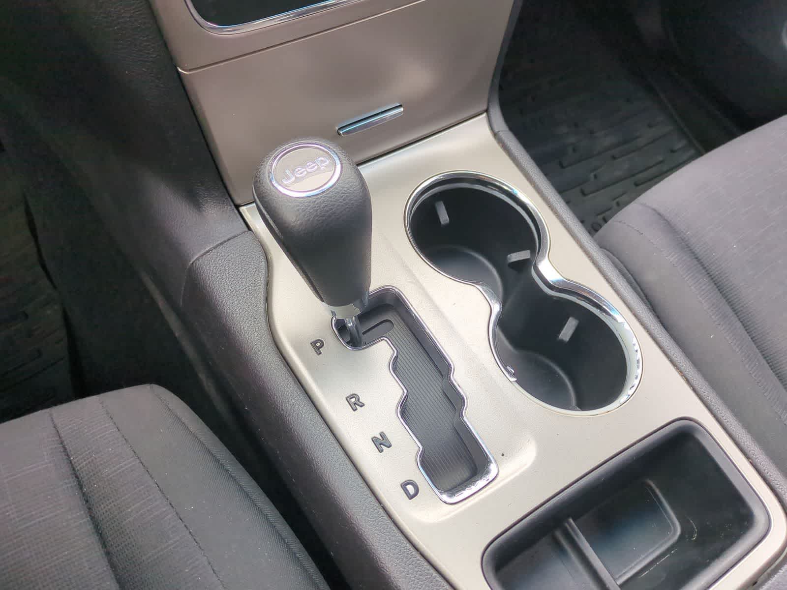 Thumbnail: 2012 Jeep Grand Cherokee - 28