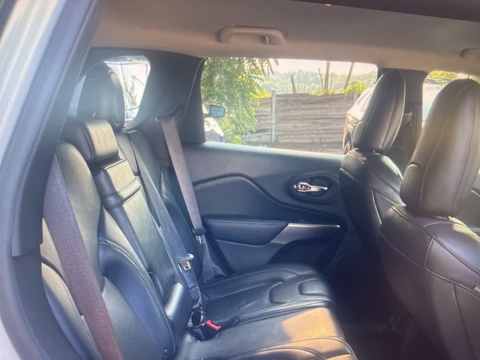 Thumbnail: 2019 Jeep Cherokee - 14