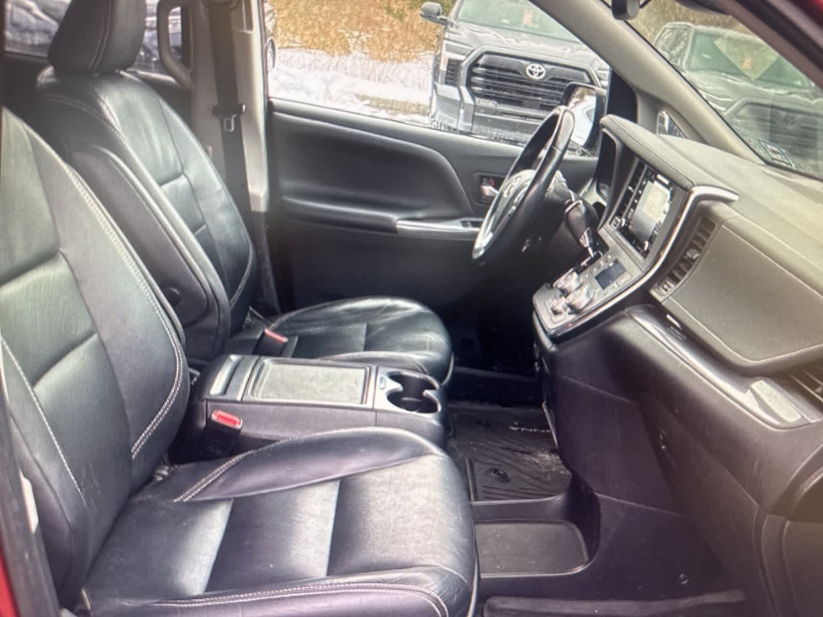 Thumbnail: 2019 Toyota Sienna - 12