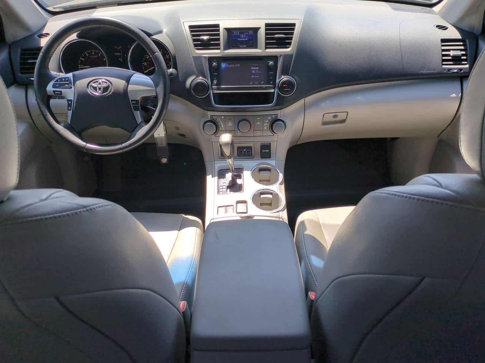 Thumbnail: 2013 Toyota Highlander - 16
