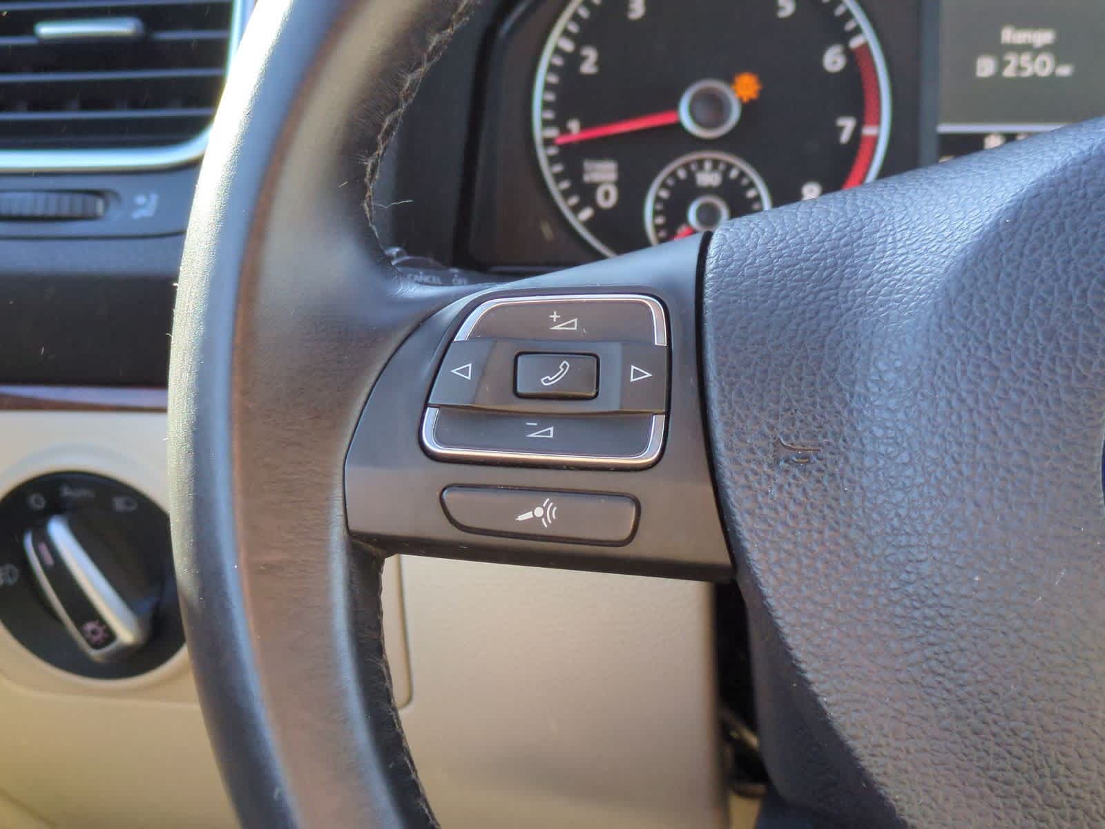 Thumbnail: 2012 Volkswagen Eos - 24