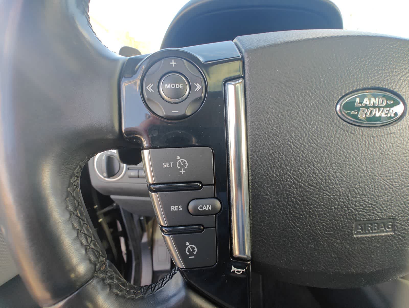 Thumbnail: 2015 Land Rover LR4 - 26