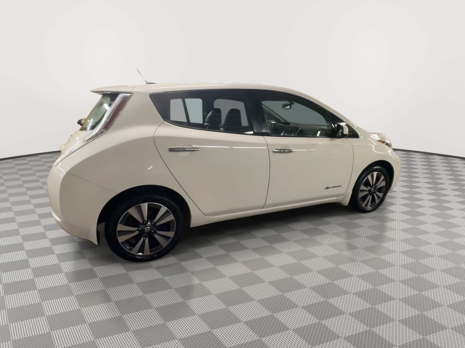 Thumbnail: 2016 Nissan Leaf - 8