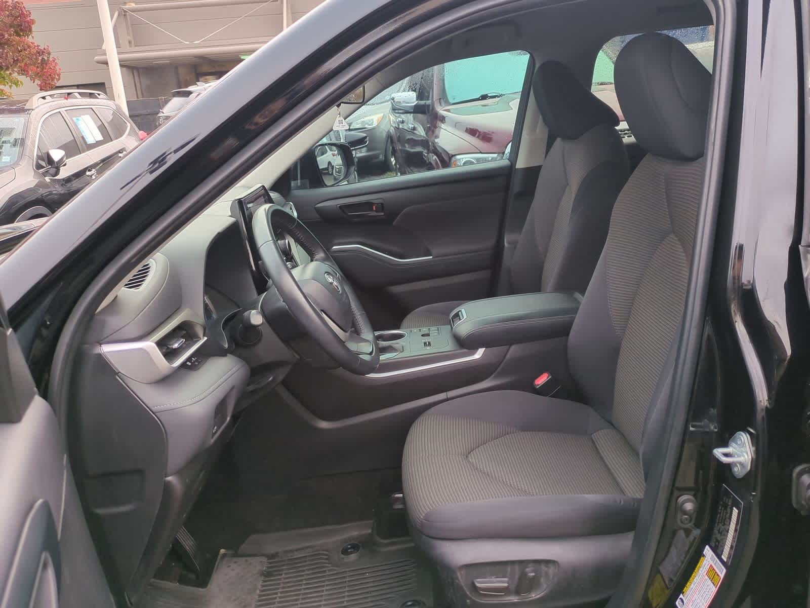 Thumbnail: 2024 Toyota Highlander - 17