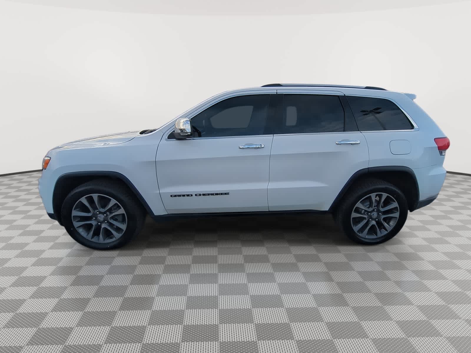 Thumbnail: 2018 Jeep Grand Cherokee - 5