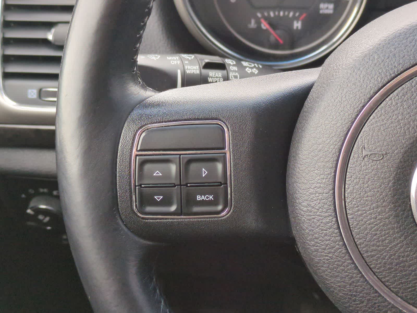 Thumbnail: 2012 Jeep Grand Cherokee - 23