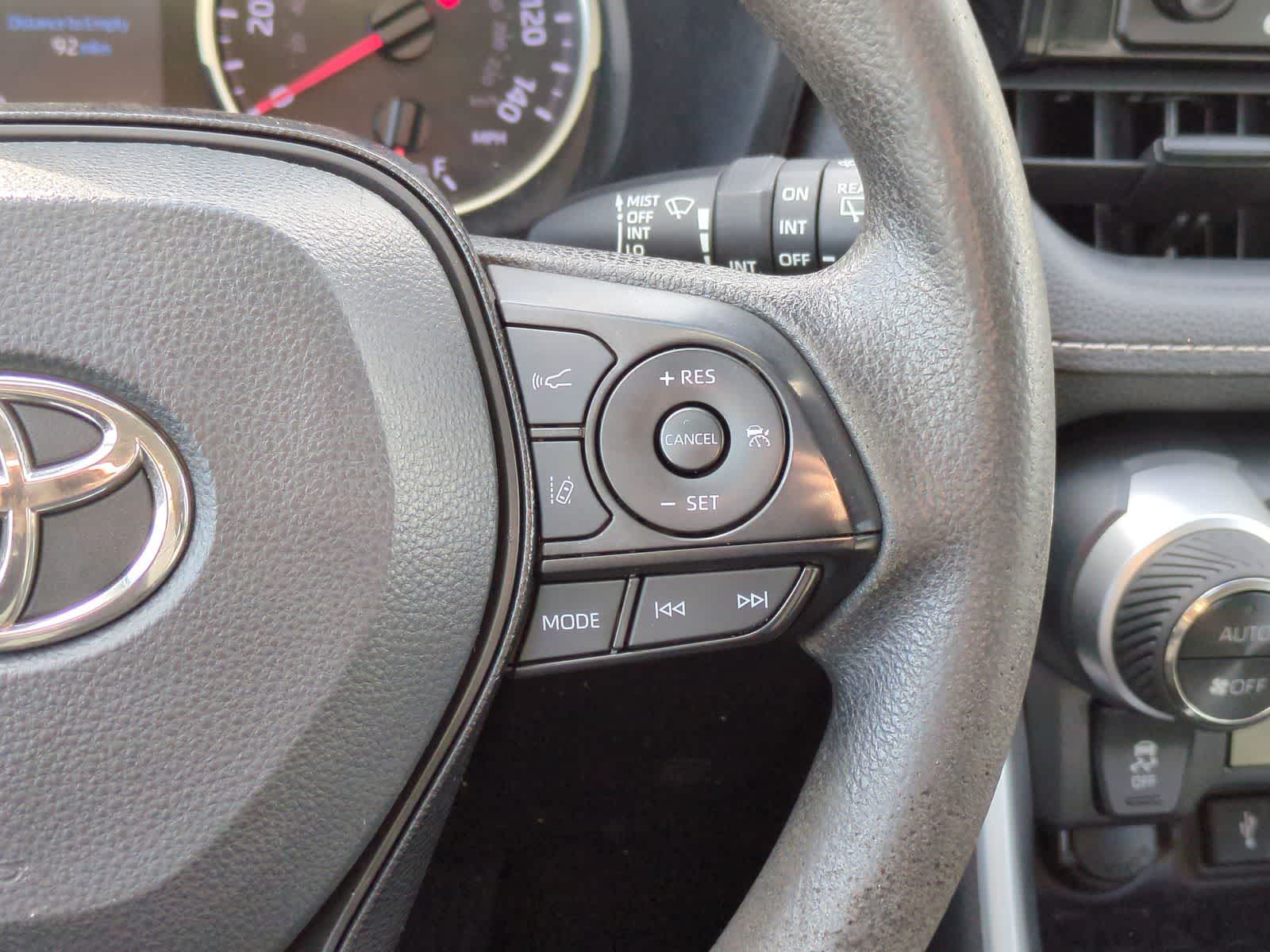 Thumbnail: 2020 Toyota RAV4 - 25