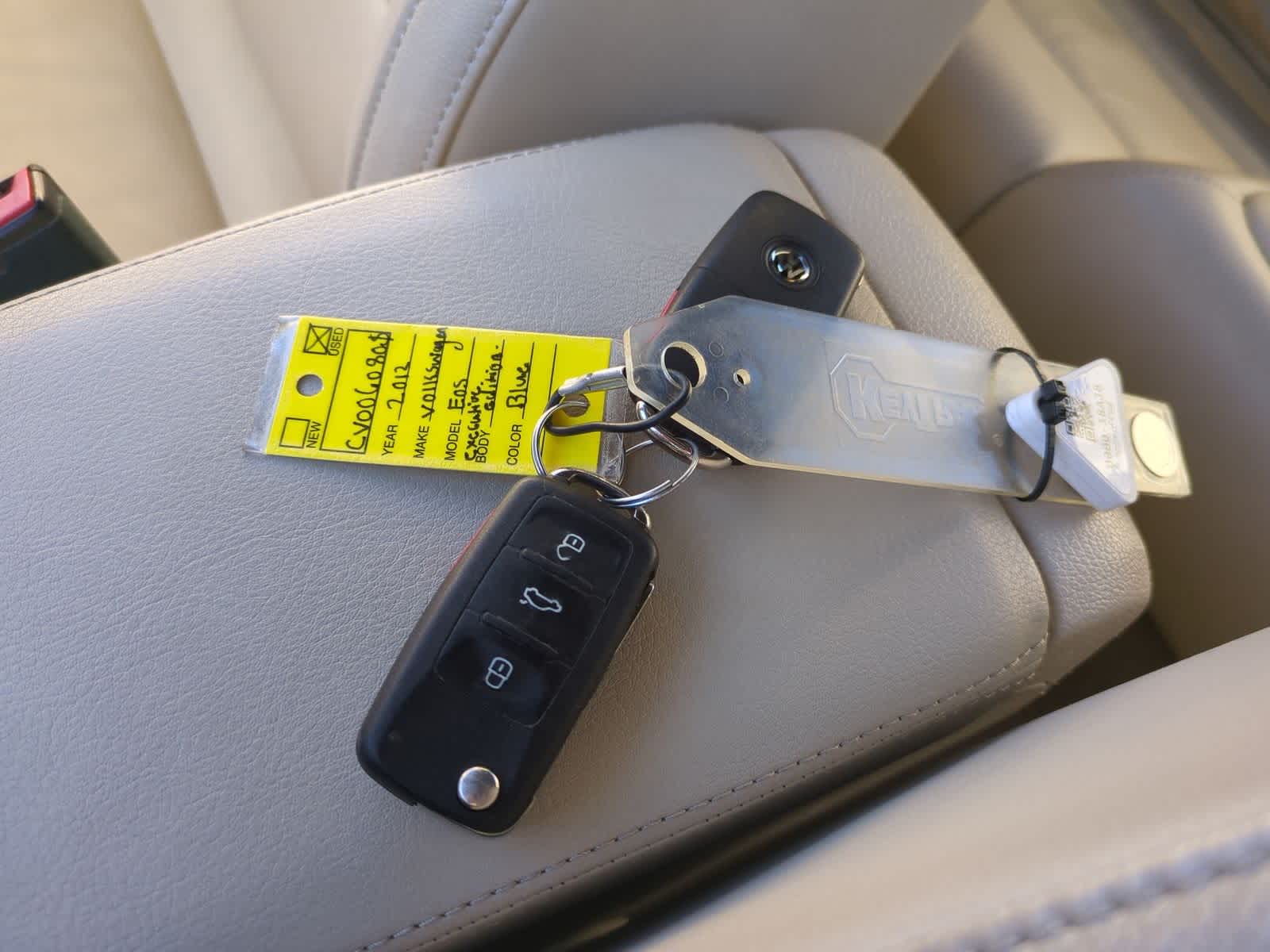 Thumbnail: 2012 Volkswagen Eos - 34