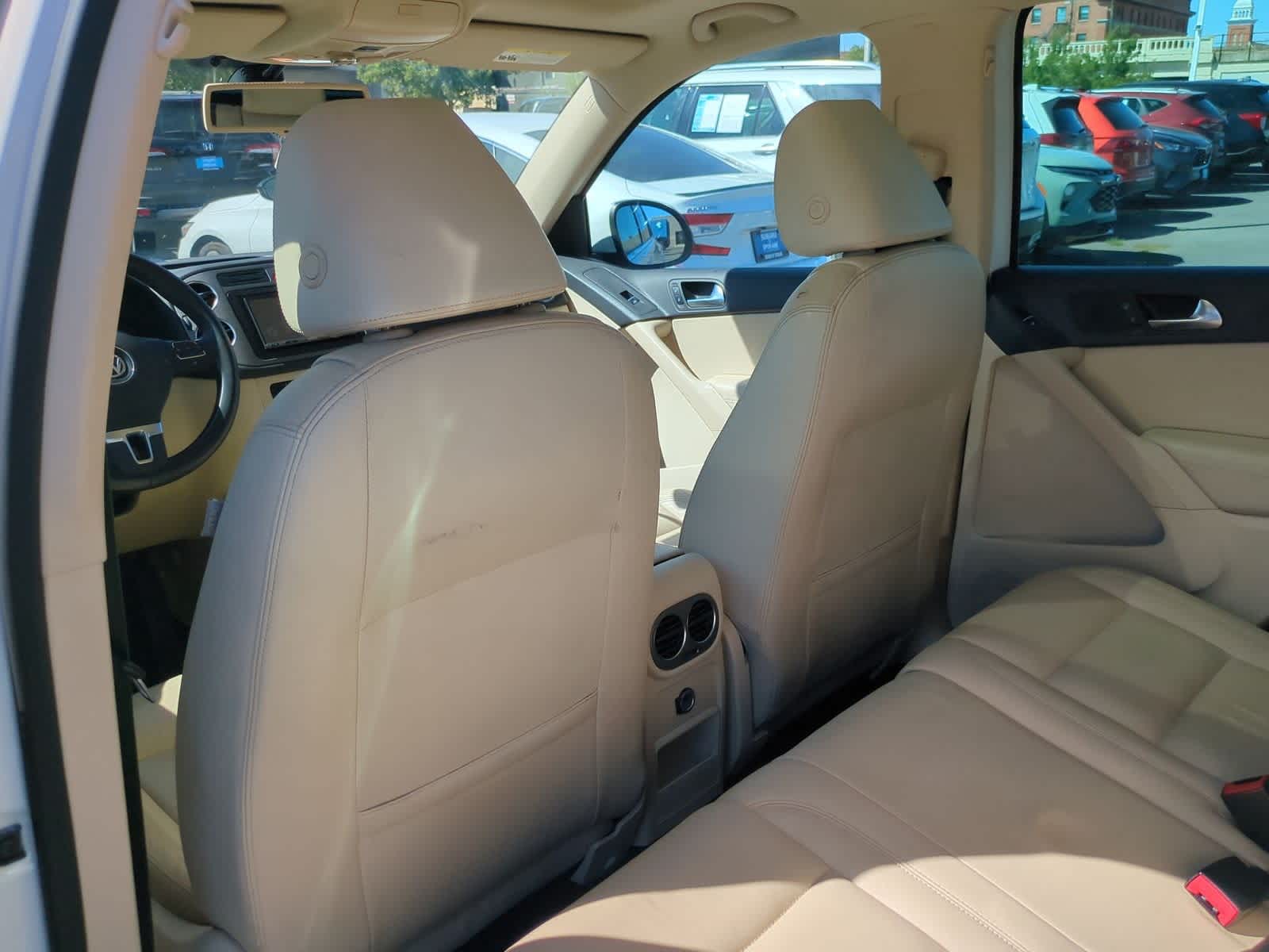 Thumbnail: 2011 Volkswagen Tiguan - 19