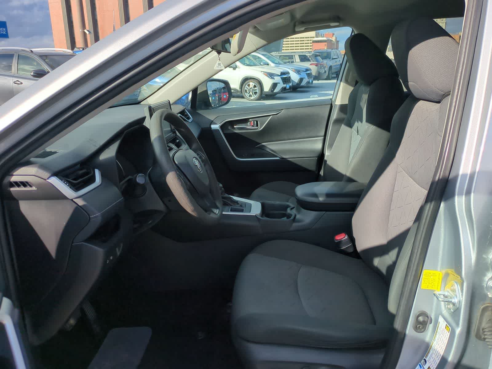 Thumbnail: 2020 Toyota RAV4 - 17