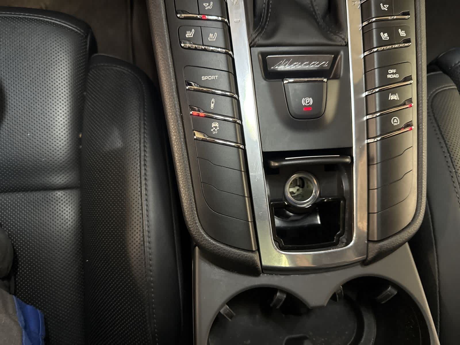 Thumbnail: 2017 Porsche Macan - 32