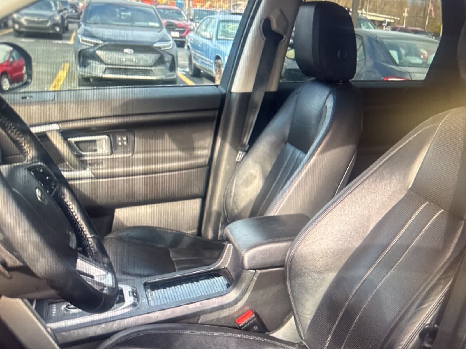 Thumbnail: 2017 Land Rover Discovery Sport - 11