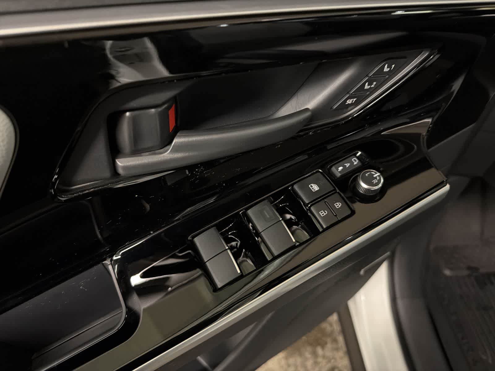 Thumbnail: 2024 Subaru Solterra - 18