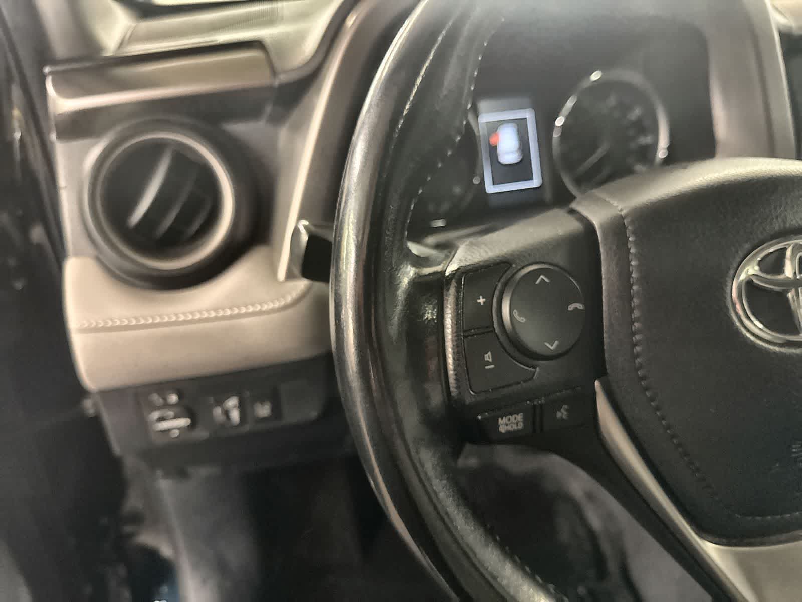 Thumbnail: 2018 Toyota RAV4 - 26