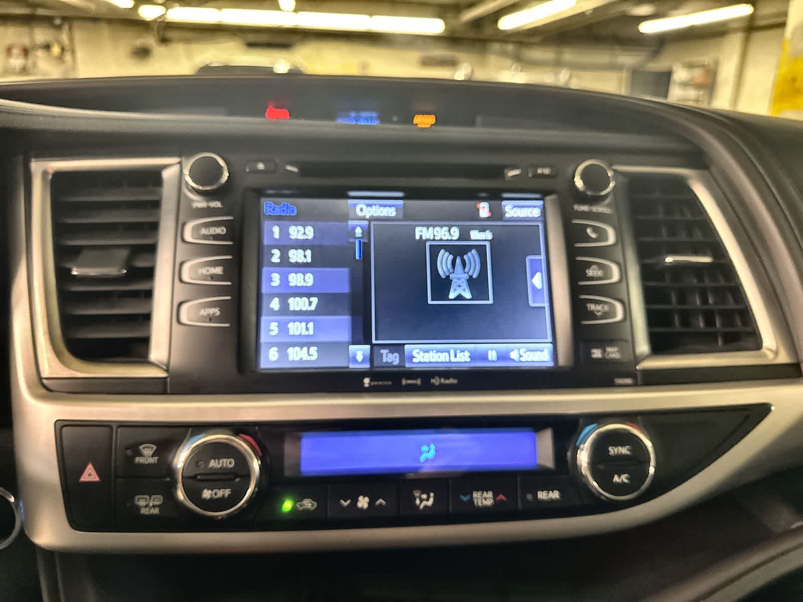 Thumbnail: 2019 Toyota Highlander - 29