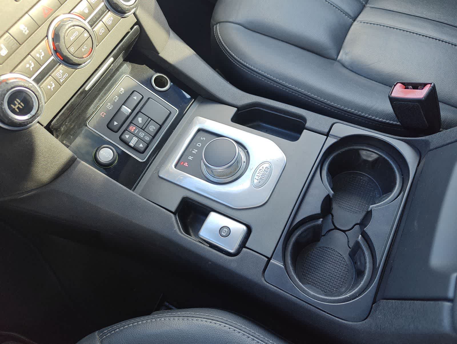 Thumbnail: 2015 Land Rover LR4 - 34