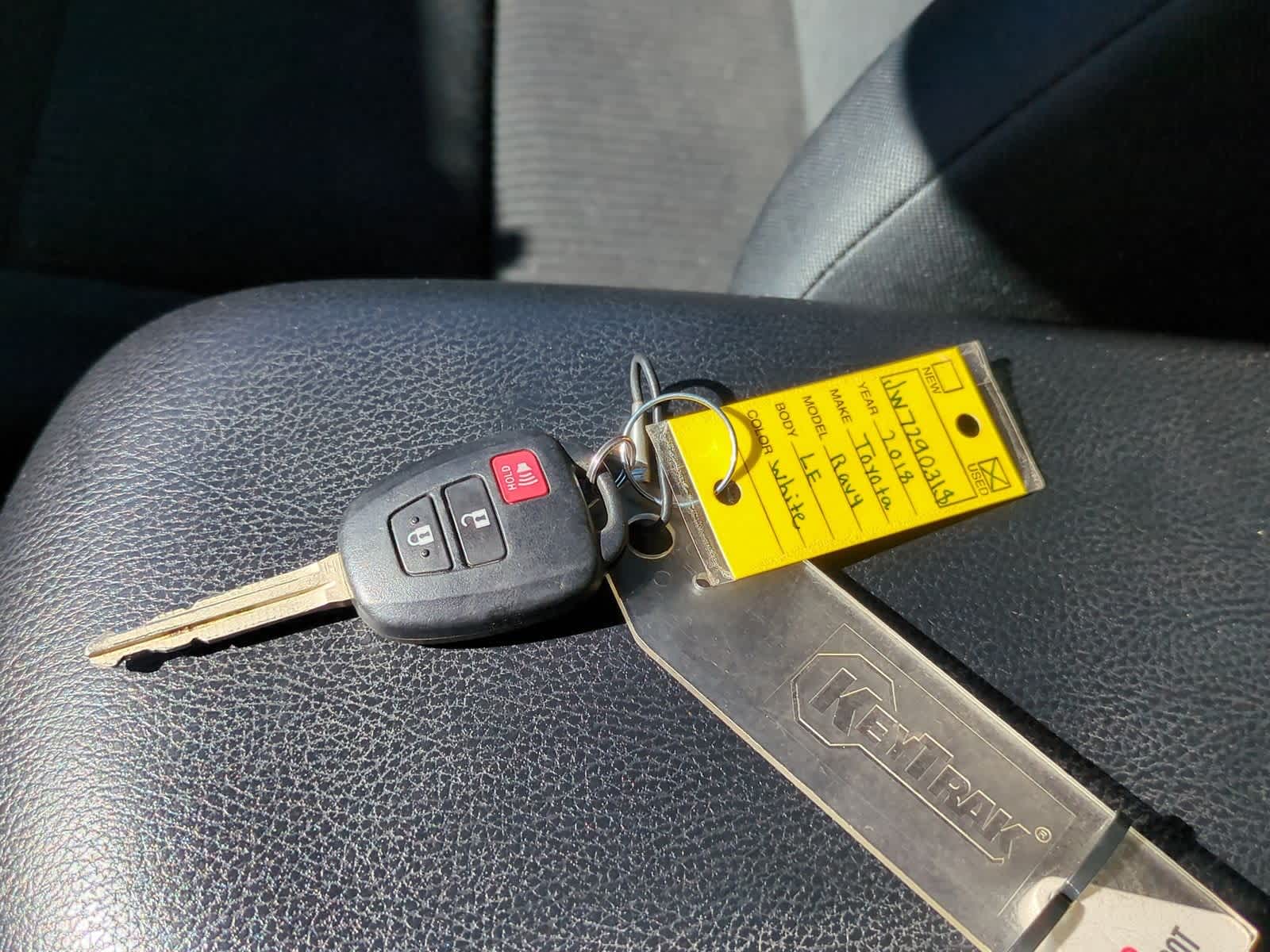 Thumbnail: 2018 Toyota RAV4 - 33