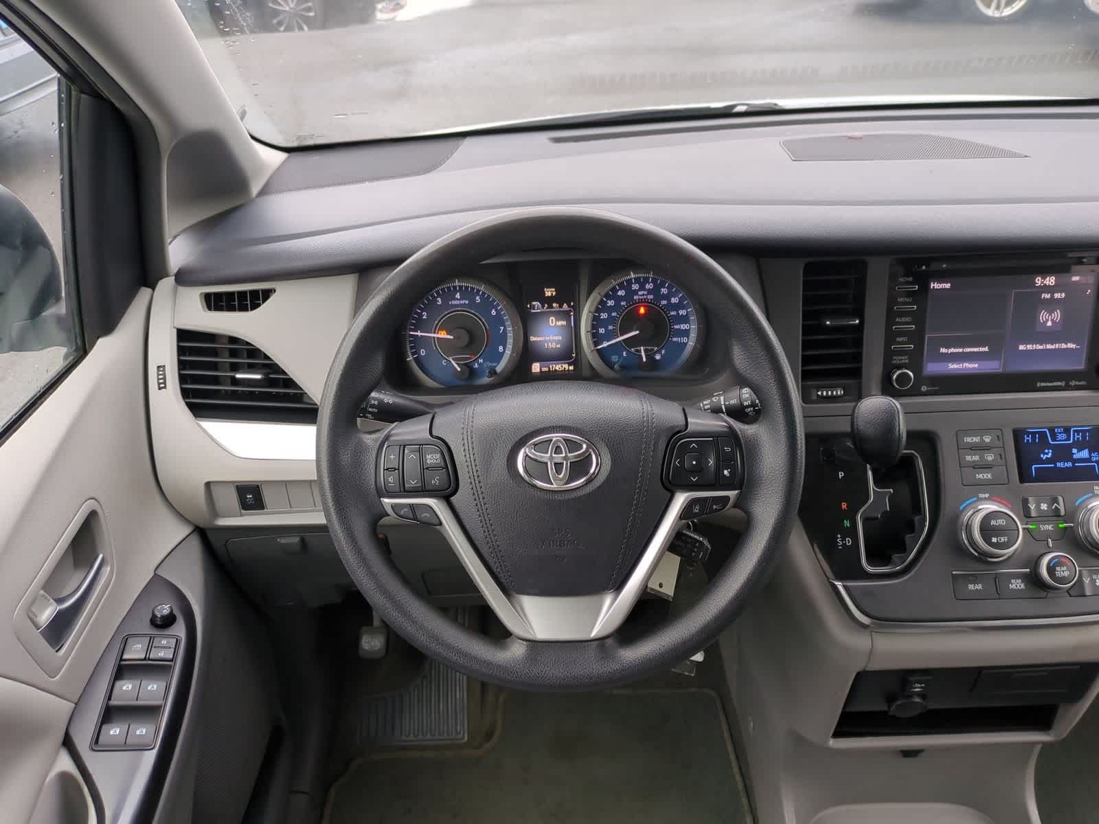 Thumbnail: 2018 Toyota Sienna - 23