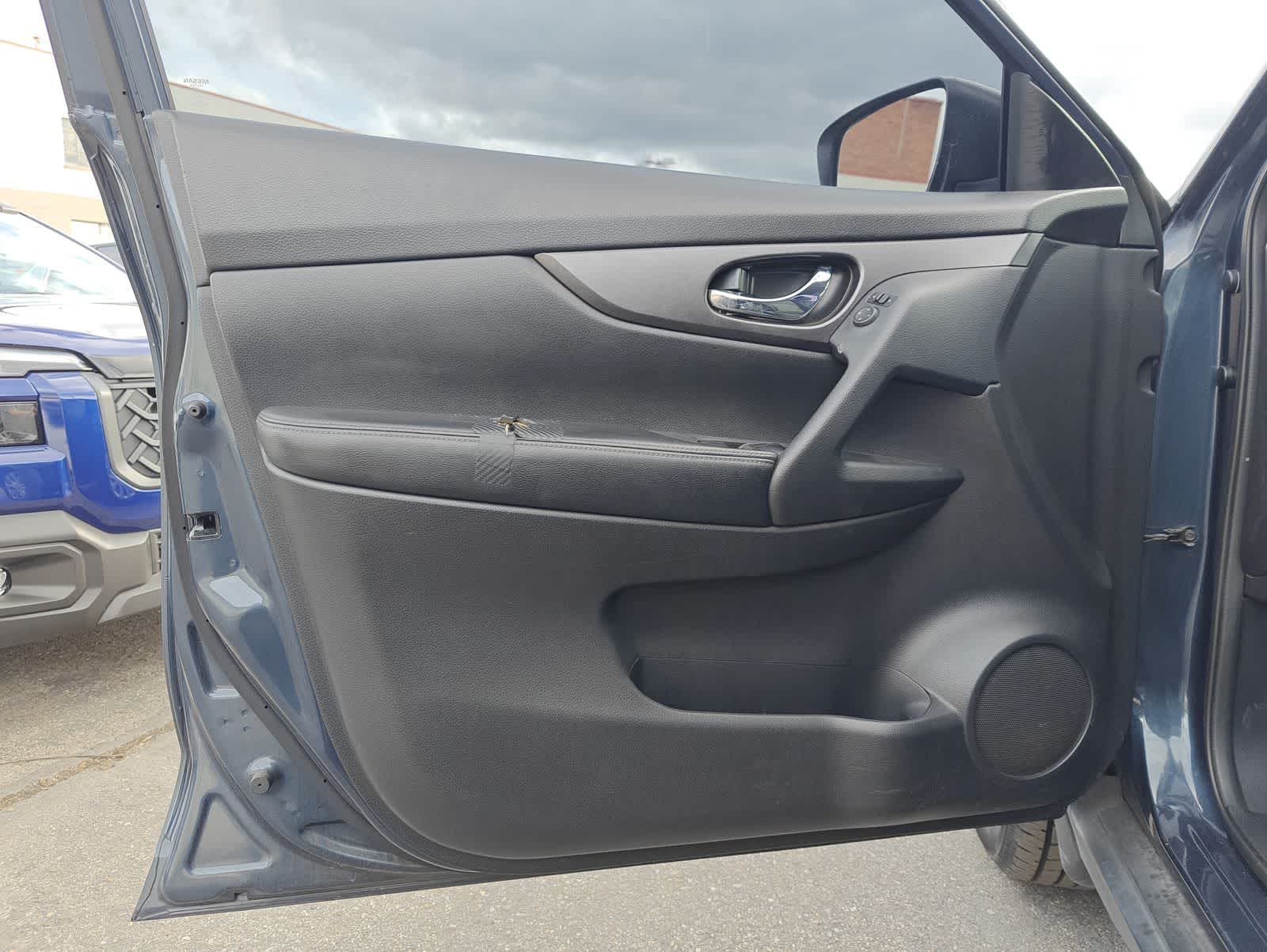 Thumbnail: 2016 Nissan Rogue - 10