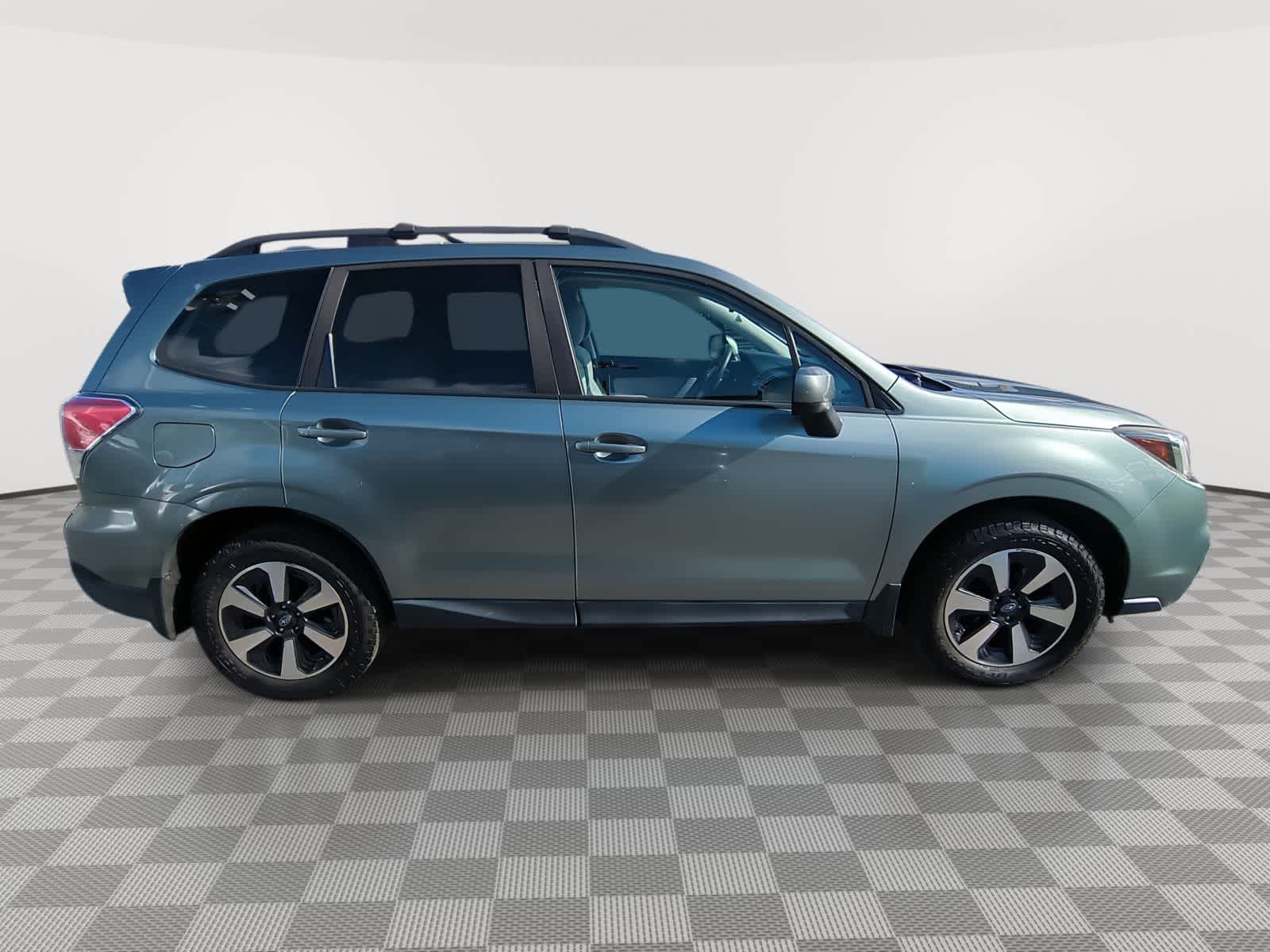 Thumbnail: 2017 Subaru Forester - 9