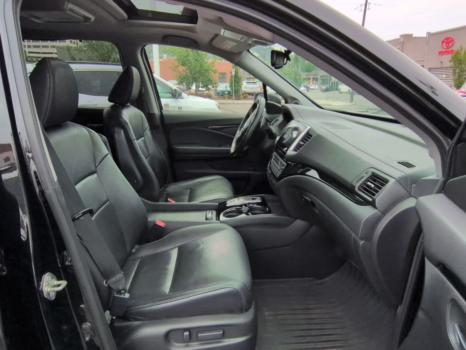 Thumbnail: 2017 Honda Pilot - 23