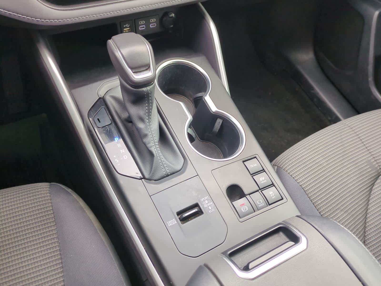 Thumbnail: 2024 Toyota Highlander - 32