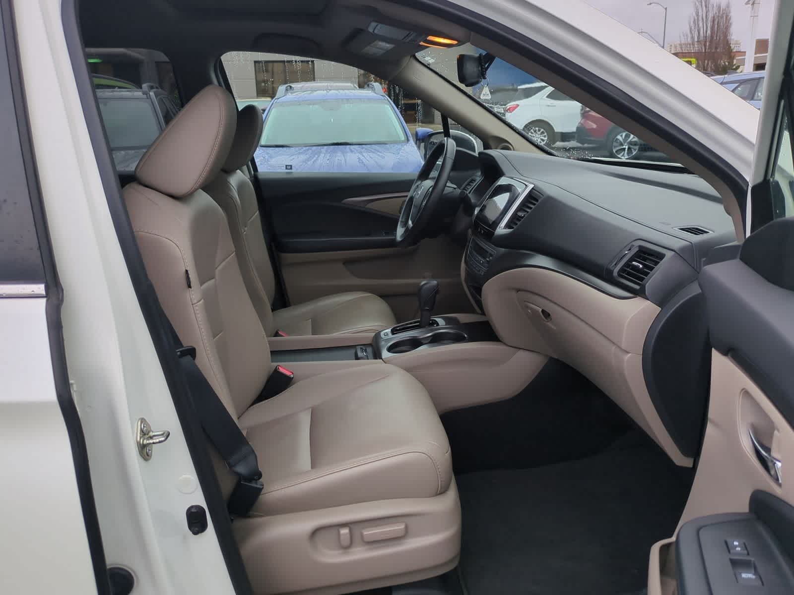 Thumbnail: 2017 Honda Pilot - 23