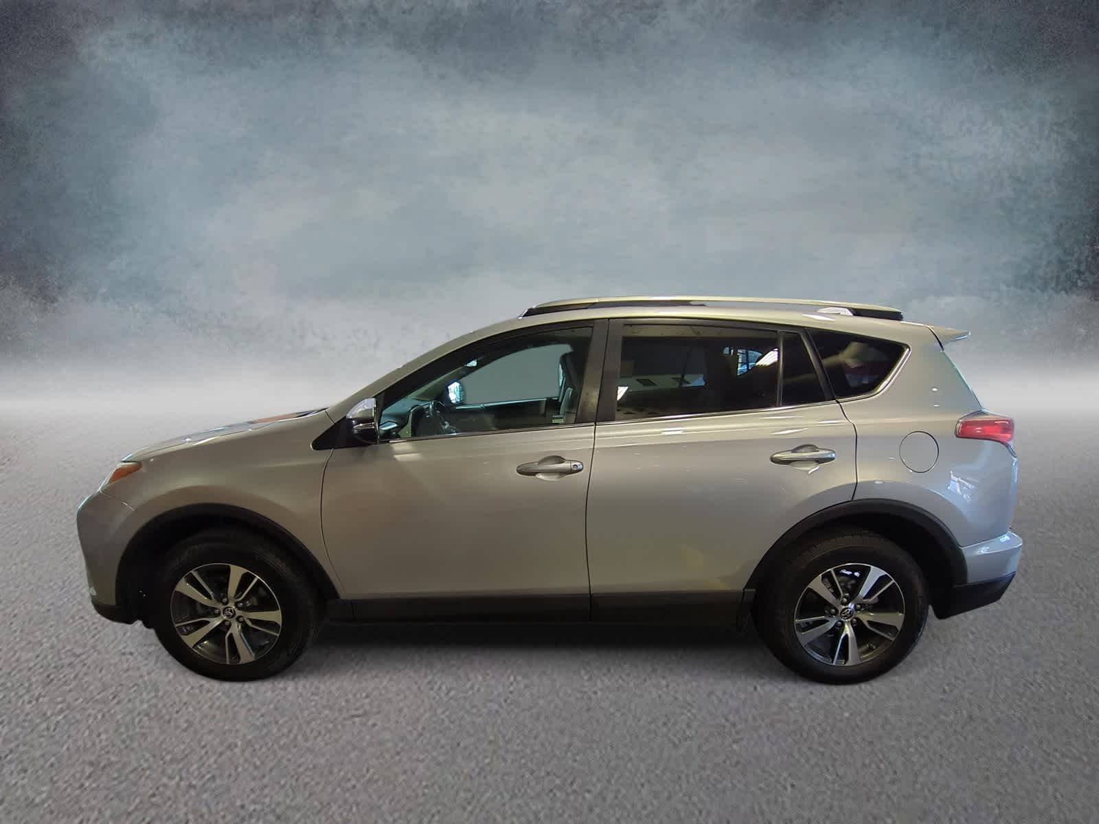 Thumbnail: 2017 Toyota RAV4 - 5