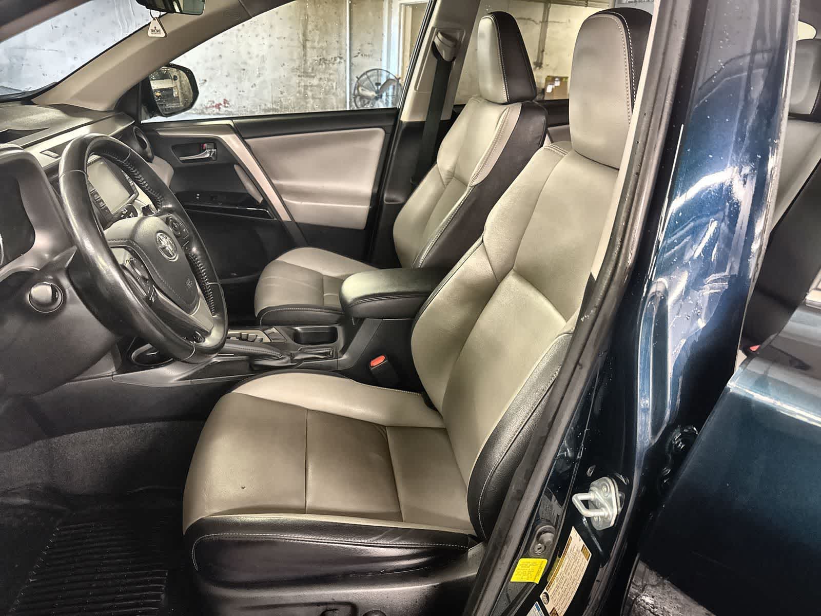 Thumbnail: 2018 Toyota RAV4 - 17