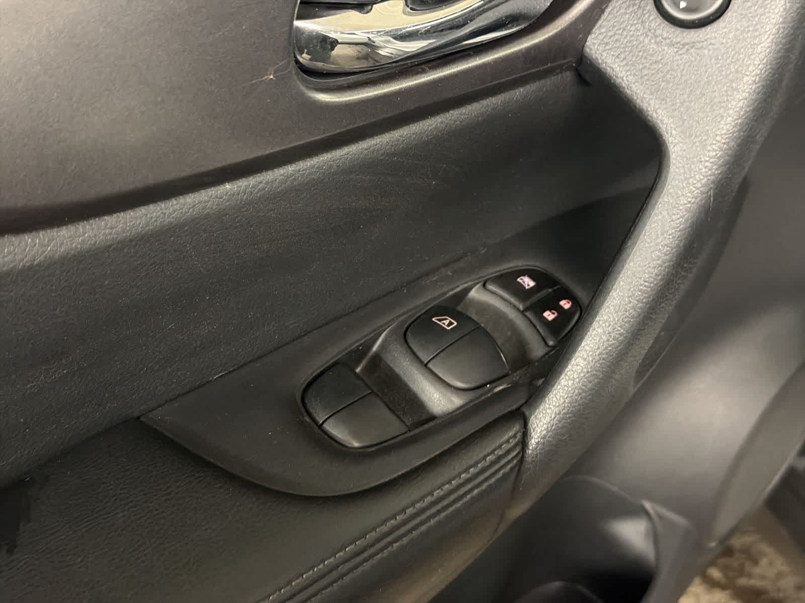 Thumbnail: 2015 Nissan Rogue - 17