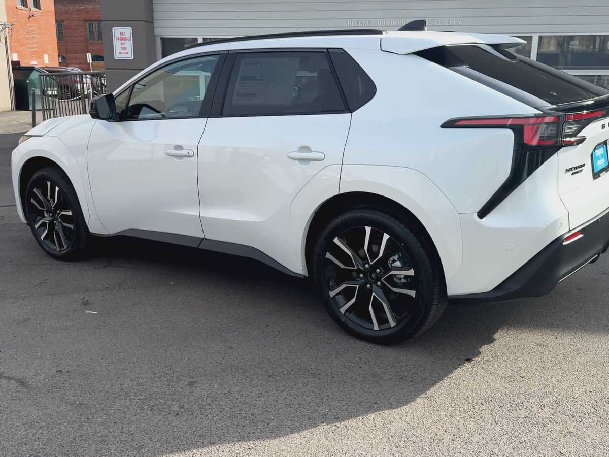 Thumbnail: 2026 Subaru Solterra - 6