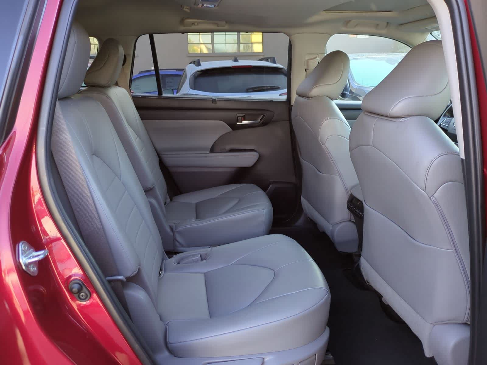 Thumbnail: 2023 Toyota Highlander - 22