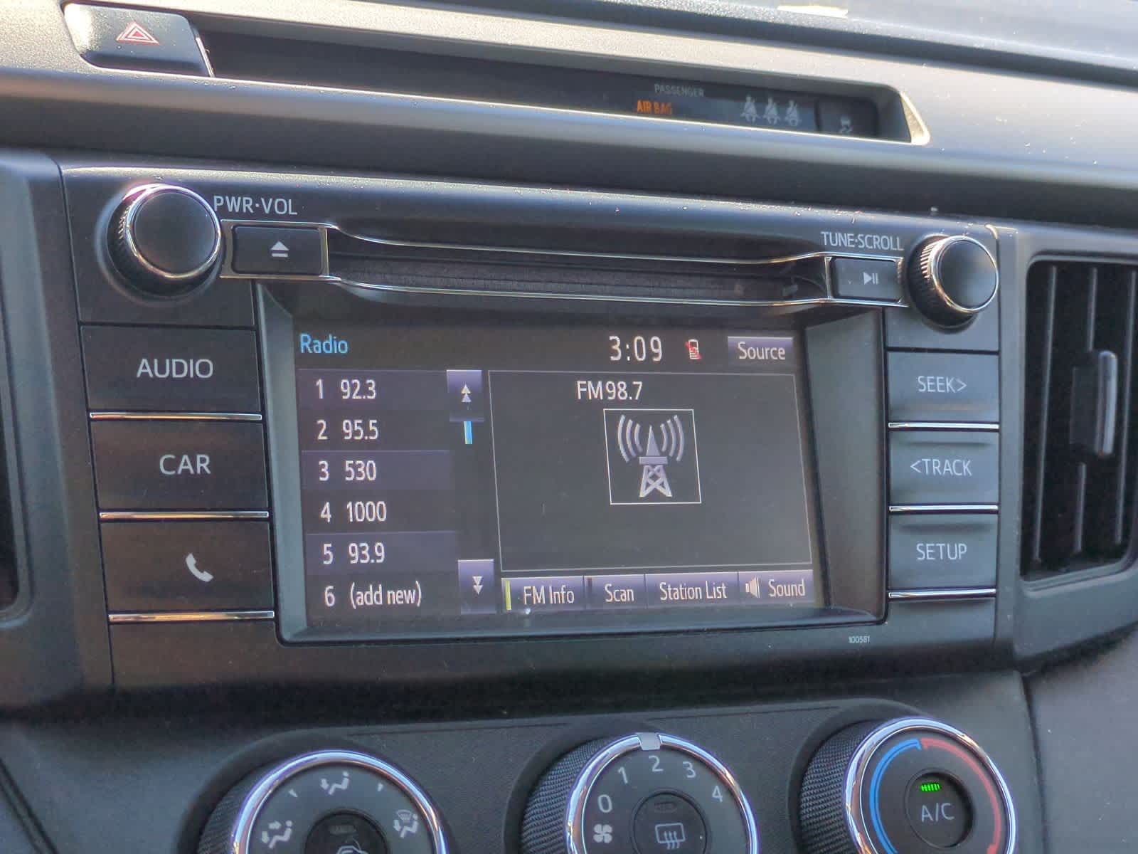 Thumbnail: 2018 Toyota RAV4 - 30