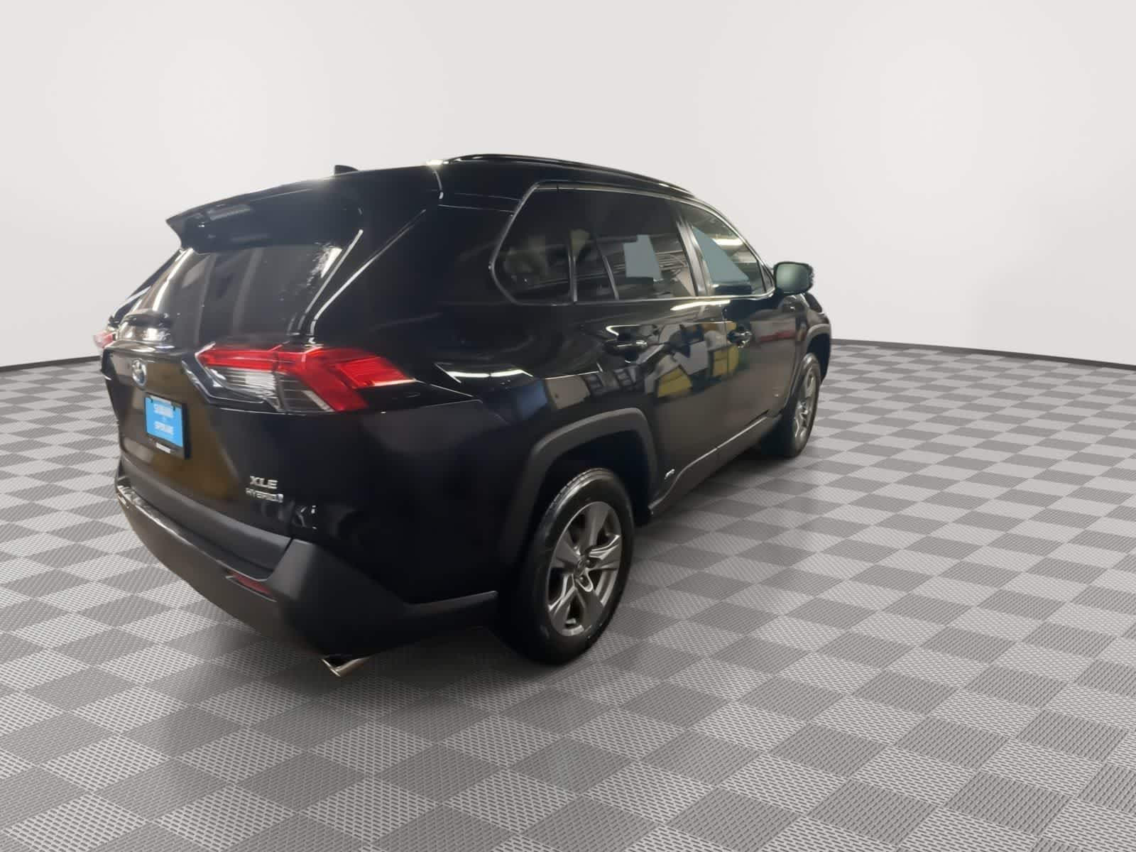 Thumbnail: 2022 Toyota RAV4 - 8