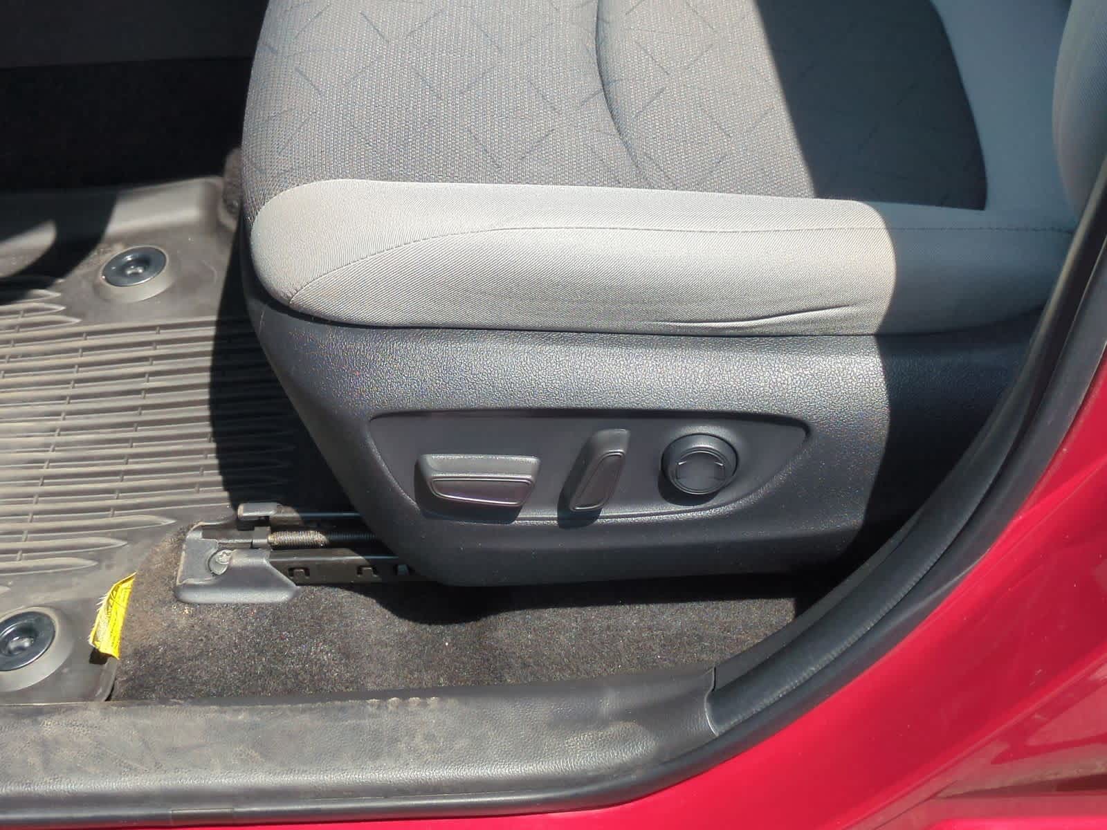 Thumbnail: 2023 Toyota RAV4 - 18