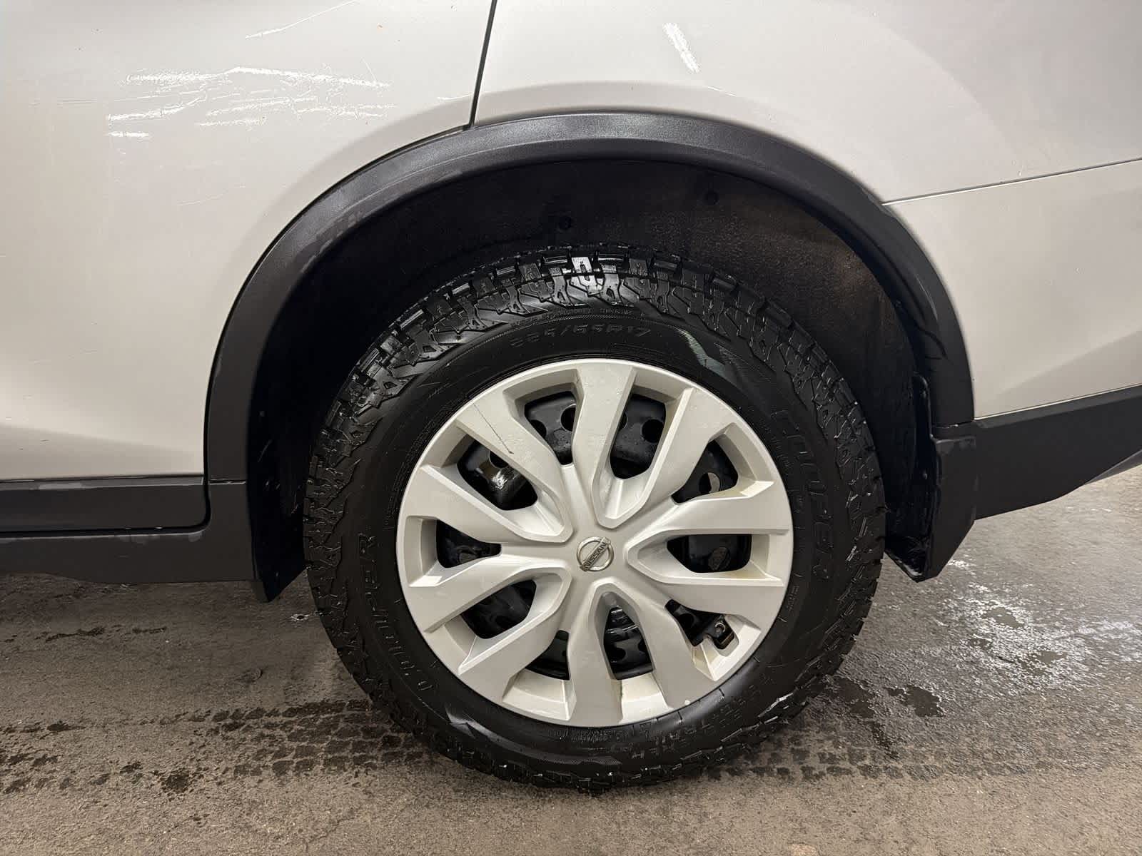 Thumbnail: 2015 Nissan Rogue - 13