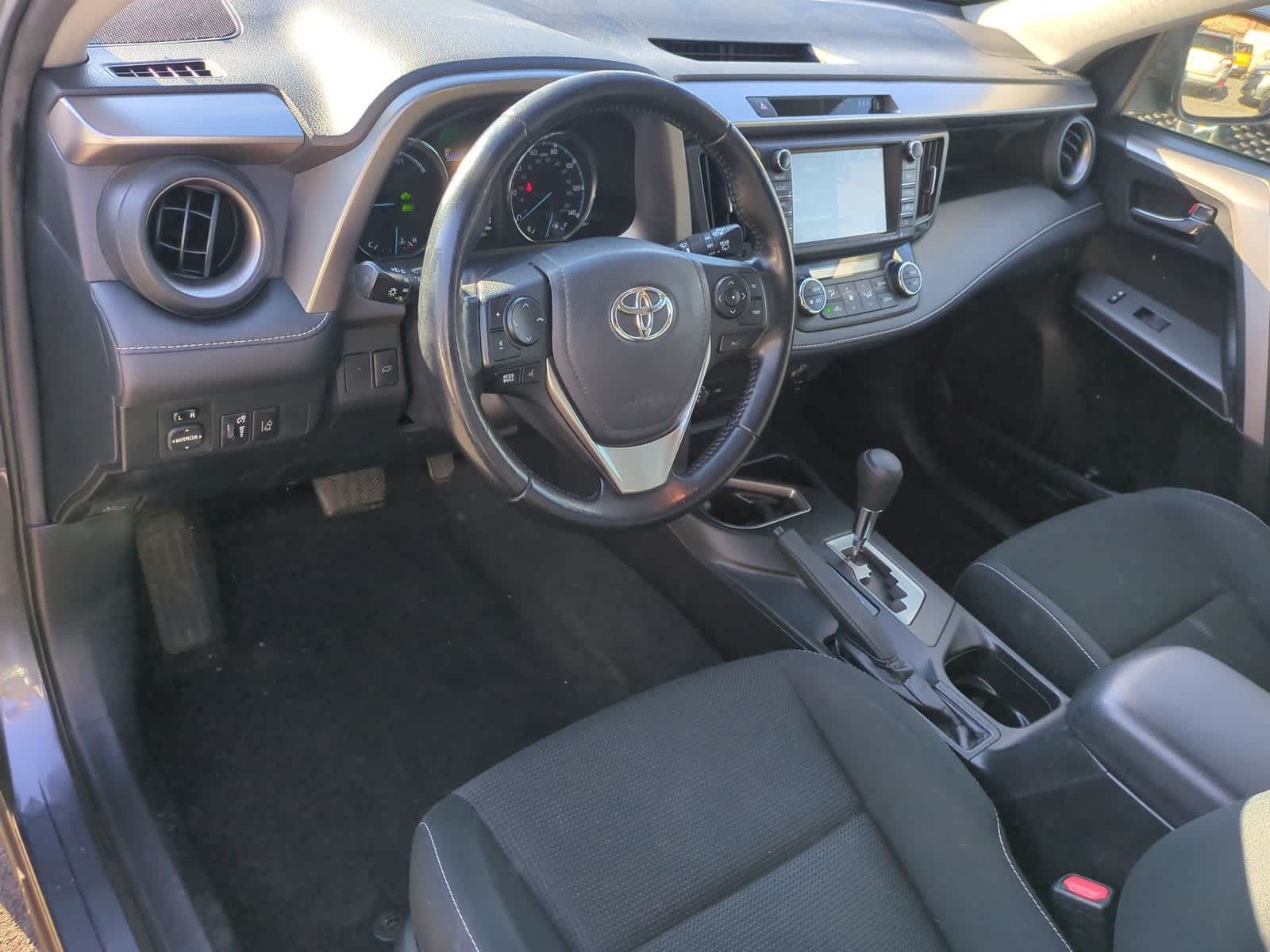 Thumbnail: 2018 Toyota RAV4 - 10