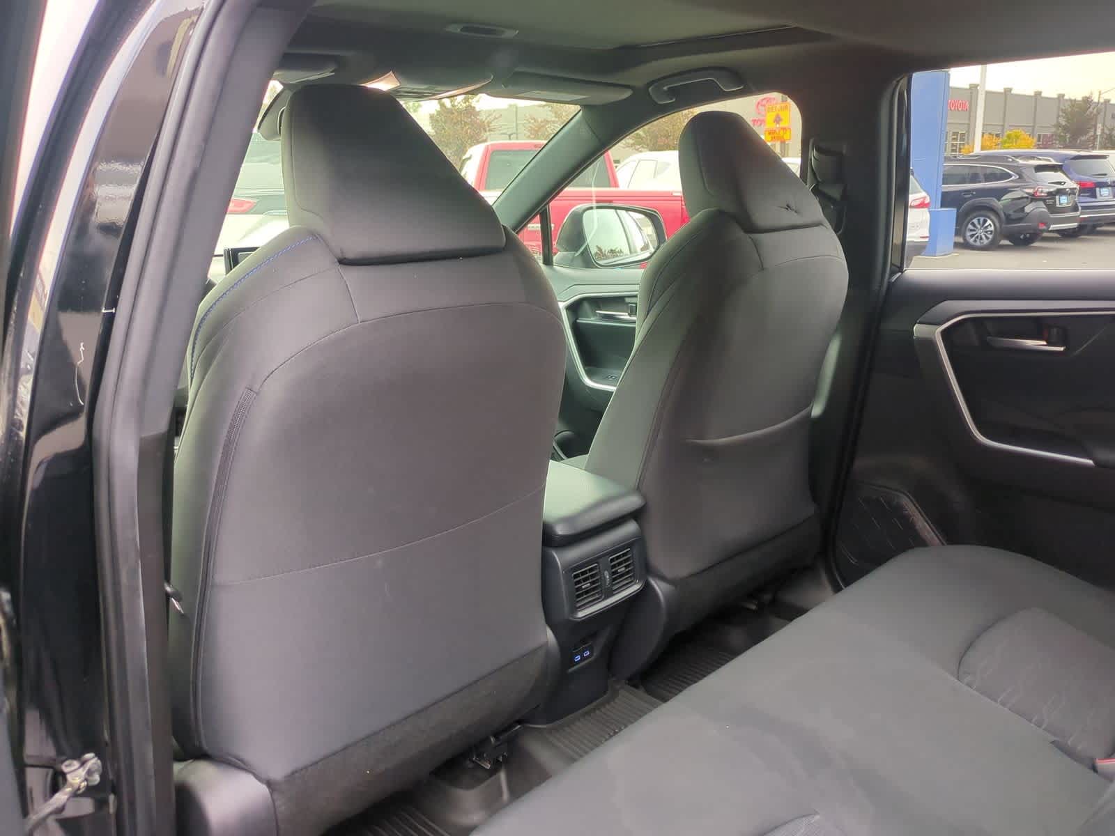 Thumbnail: 2022 Toyota RAV4 - 19