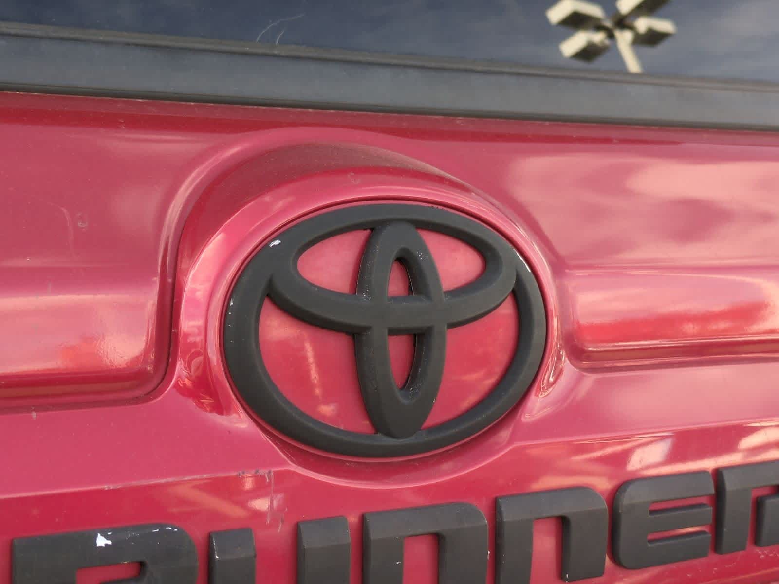 Thumbnail: 2015 Toyota 4Runner - 12